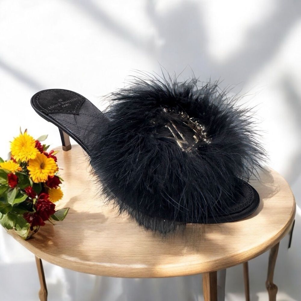 Louis Vuitton Crystal Fur Marilyn Kitten Heels (35.5)